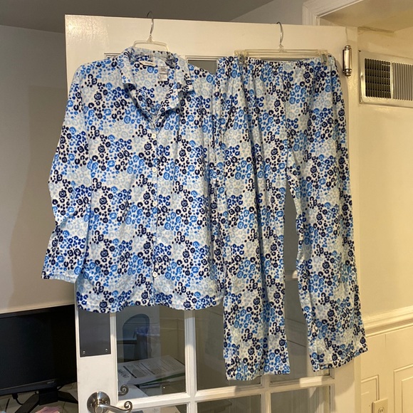 Mayfair Other - Mayfair size 1X pajamas good condition